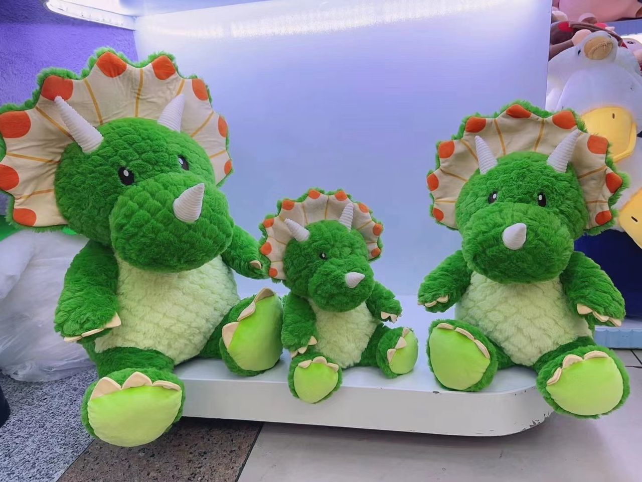 IMG-20250128-WA0003 عروسک دایناسور تاج دار 3 - ۸۰ سانتی - تصویر 1