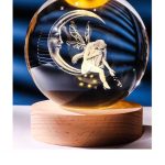 گوی شیشه ای لیزری 8 سانتی - طرح ماه و فرشته