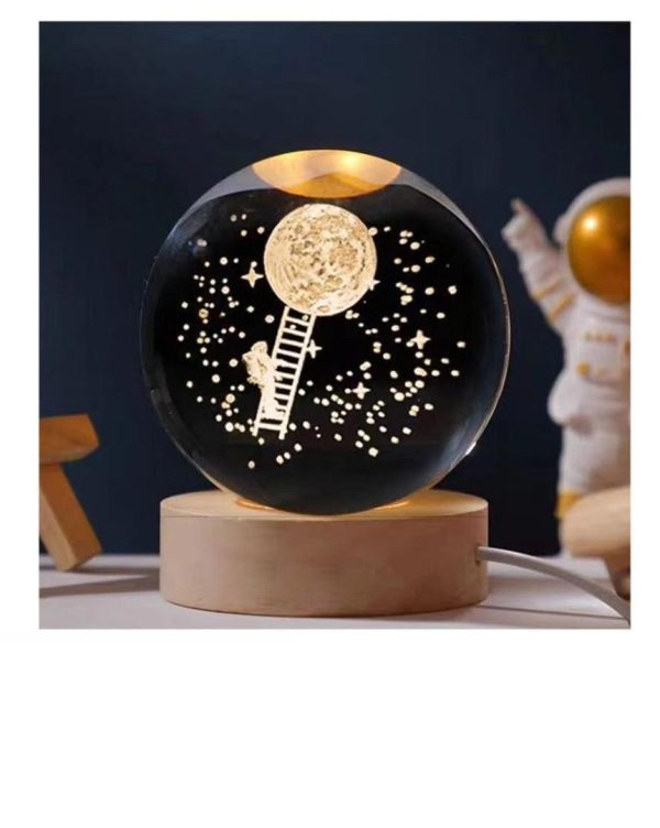 گوی شیشه ای لیزری 10 سانتی - طرح ماه و فضانورد - Image 1