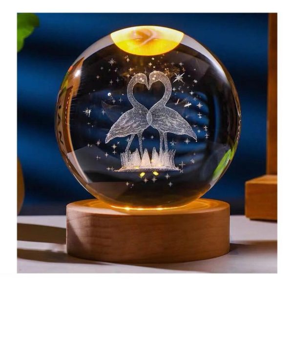 گوی شیشه ای لیزری 10 سانتی - طرح قو های عاشق - Image 1