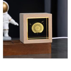 گوی شیشه ای لیزری مکعبی طرح قاصدک - سایز متوسط 6.5x6.5