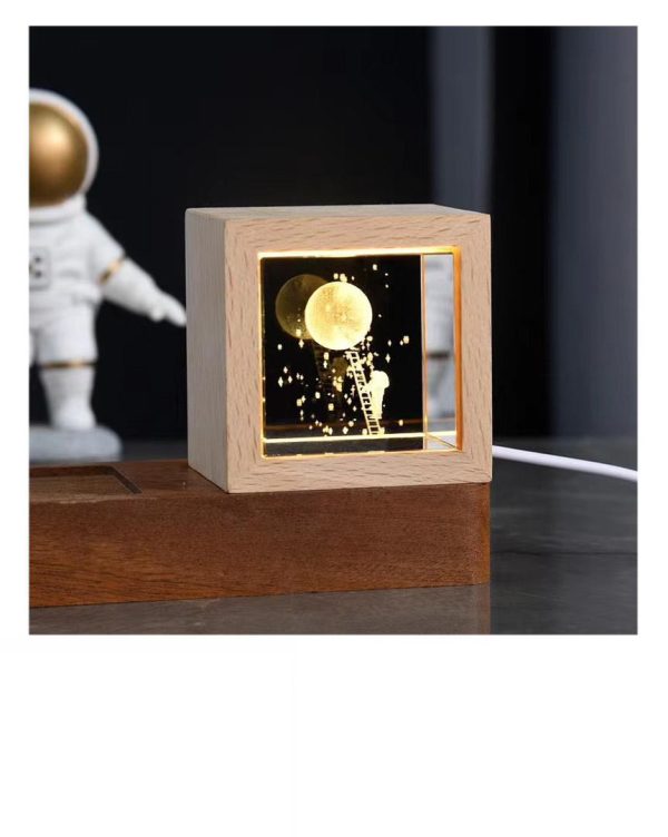 گوی شیشه ای لیزری مکعب طرح ماه و فضانورد - سایز متوسط 6.5x6.5 - Image 1