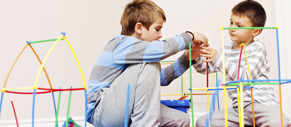 چگونه میتوانیم خلاقیت کودک خود را پرورش دهیم؟ 2 چگونه میتوانیم خلاقیت کودک خود را پرورش دهیم؟