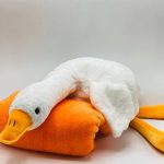 پتو بالشت طرح غاز(مرغابی)خوابیده