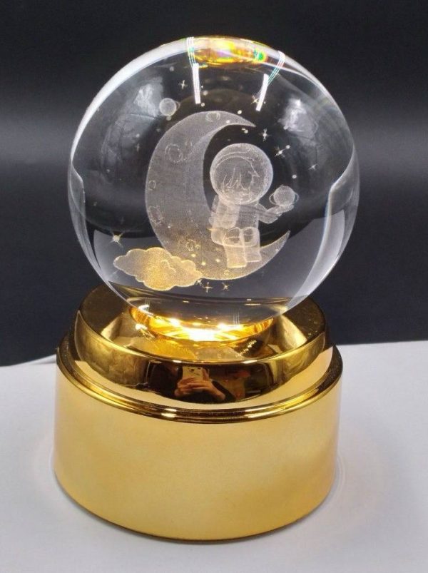 photo_12_2025-05-11_21-05-36 گوی لیزری چرخشی پایه طلای فضانورد نشسته روی ماه - Image 1