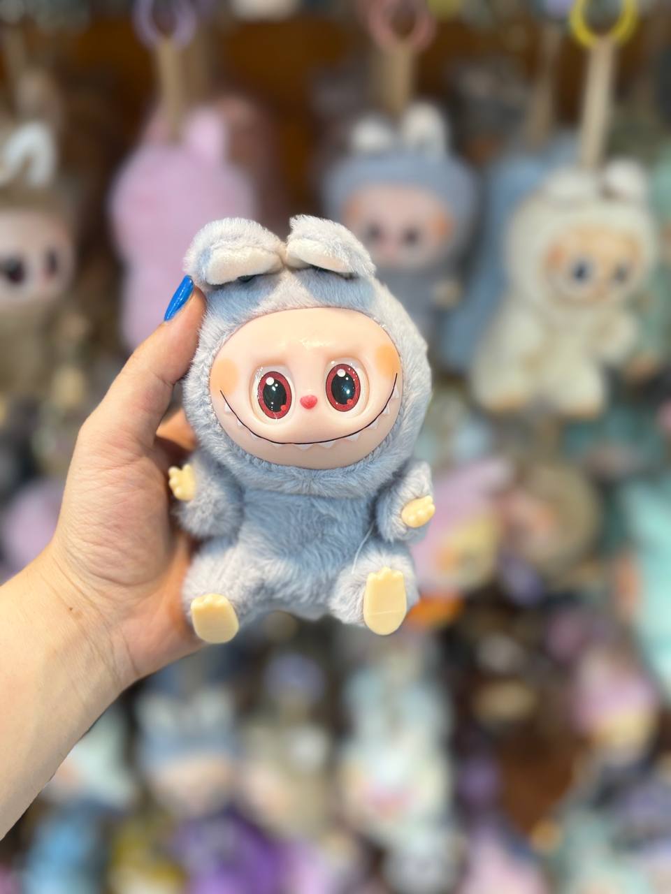 photo_2025-07-21_16-44-48 عروسک لبوبو مدل Have A Seat - خاکستری - تصویر 1