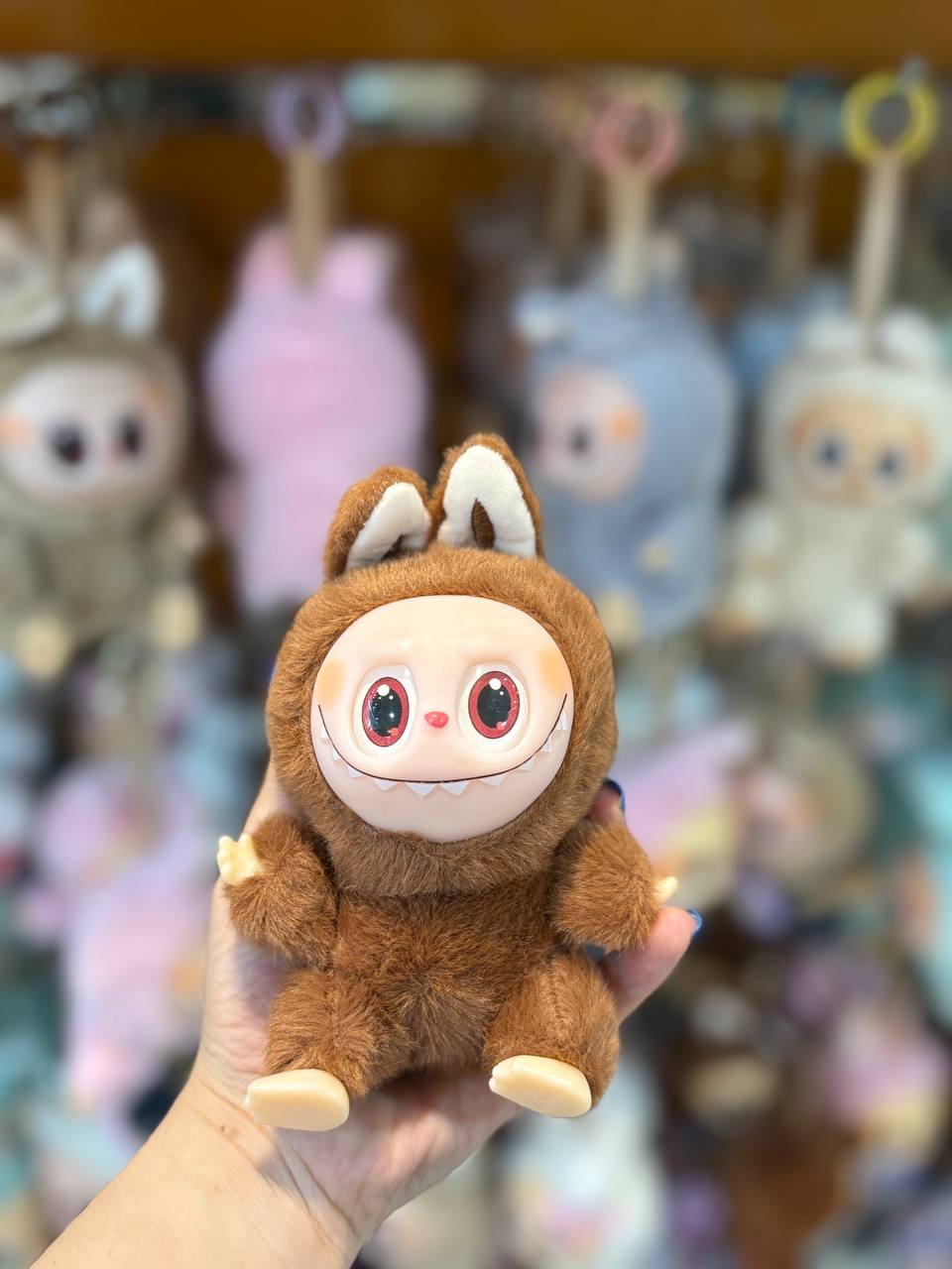 photo_2025-07-21_16-44-54 عروسک لبوبو مدل Have A Seat - قهوه ای - تصویر 1