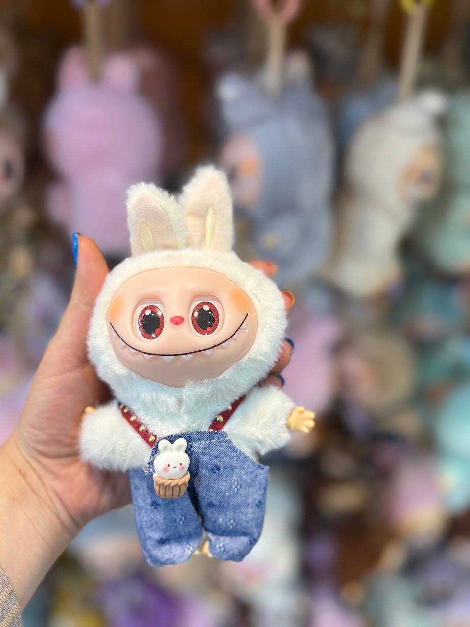 photo_2025-07-21_21-03-26 عروسک لبوبو های کپی مدل لباس دار - طلایی - تصویر 1