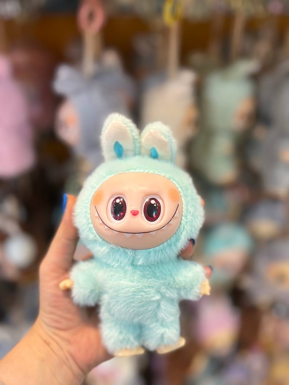 photo_2025-07-22_11-33-04 عروسک لبوبوهای کپی مدل Overall - آبی - تصویر 1