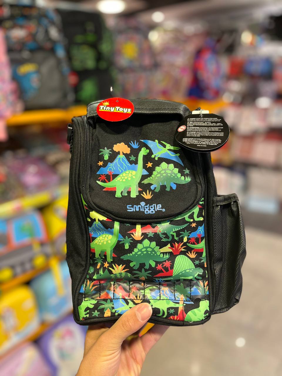 photo_2025-09-24_18-03-47 کیف ظرف غذا SMIGGLE 6685 طرح دایناسور - تصویر 1
