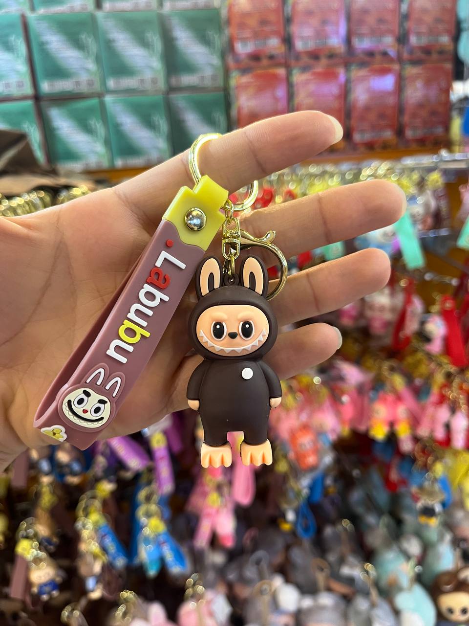 photo_2025-10-05_10-40-12 سر کلیدی لبوبو قهوه ای - تصویر 1