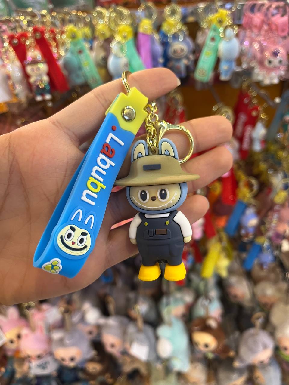 photo_2025-10-05_10-57-26 سر کلیدی لبوبو کلاه دار - تصویر 1