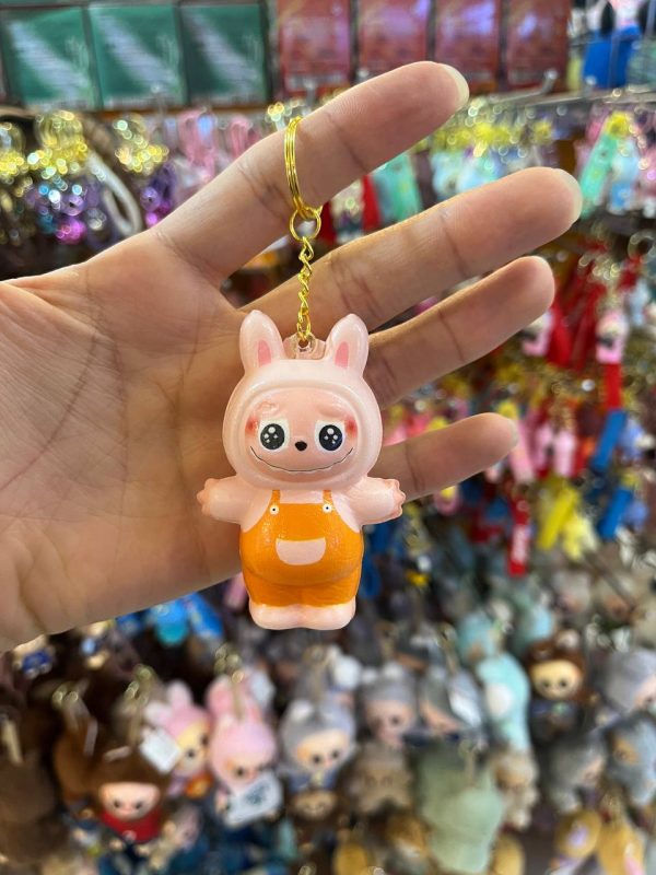 جاکلیدی اسکویشی لبوبو لباس نارنجی - Image 1