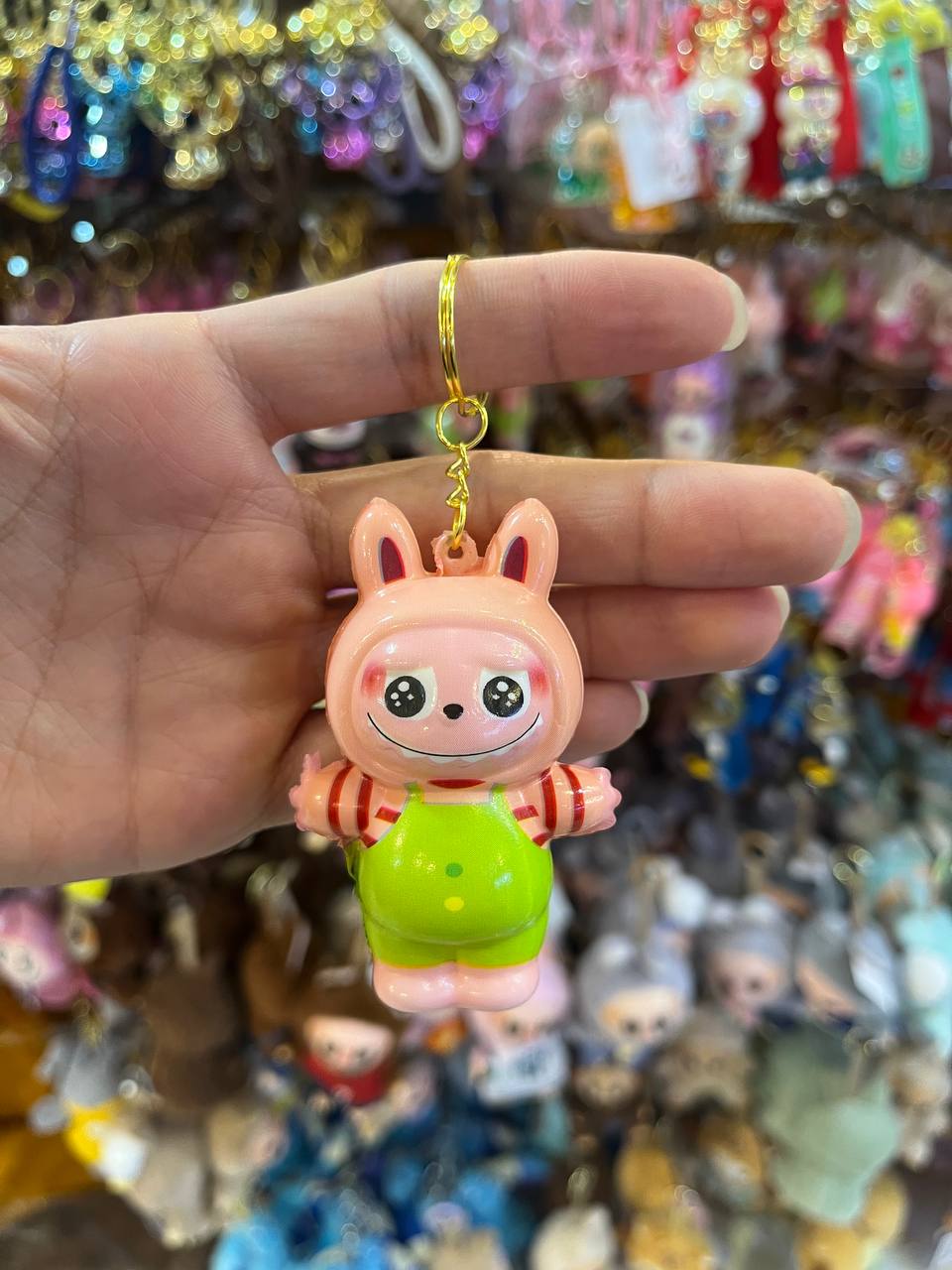 photo_2025-10-05_11-20-36 جاکلیدی اسکویشی لبوبو لباس سبز - تصویر 1