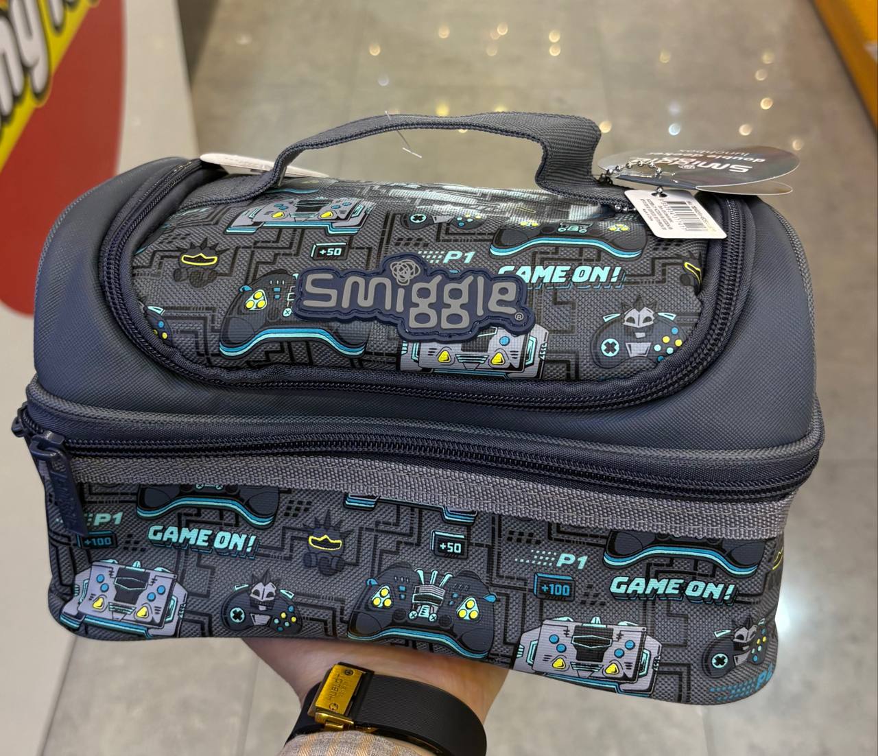photo_2025-10-07_10-38-52 کیف ظرف غذا اسمیگل 6684 طرح گیم - تصویر 1