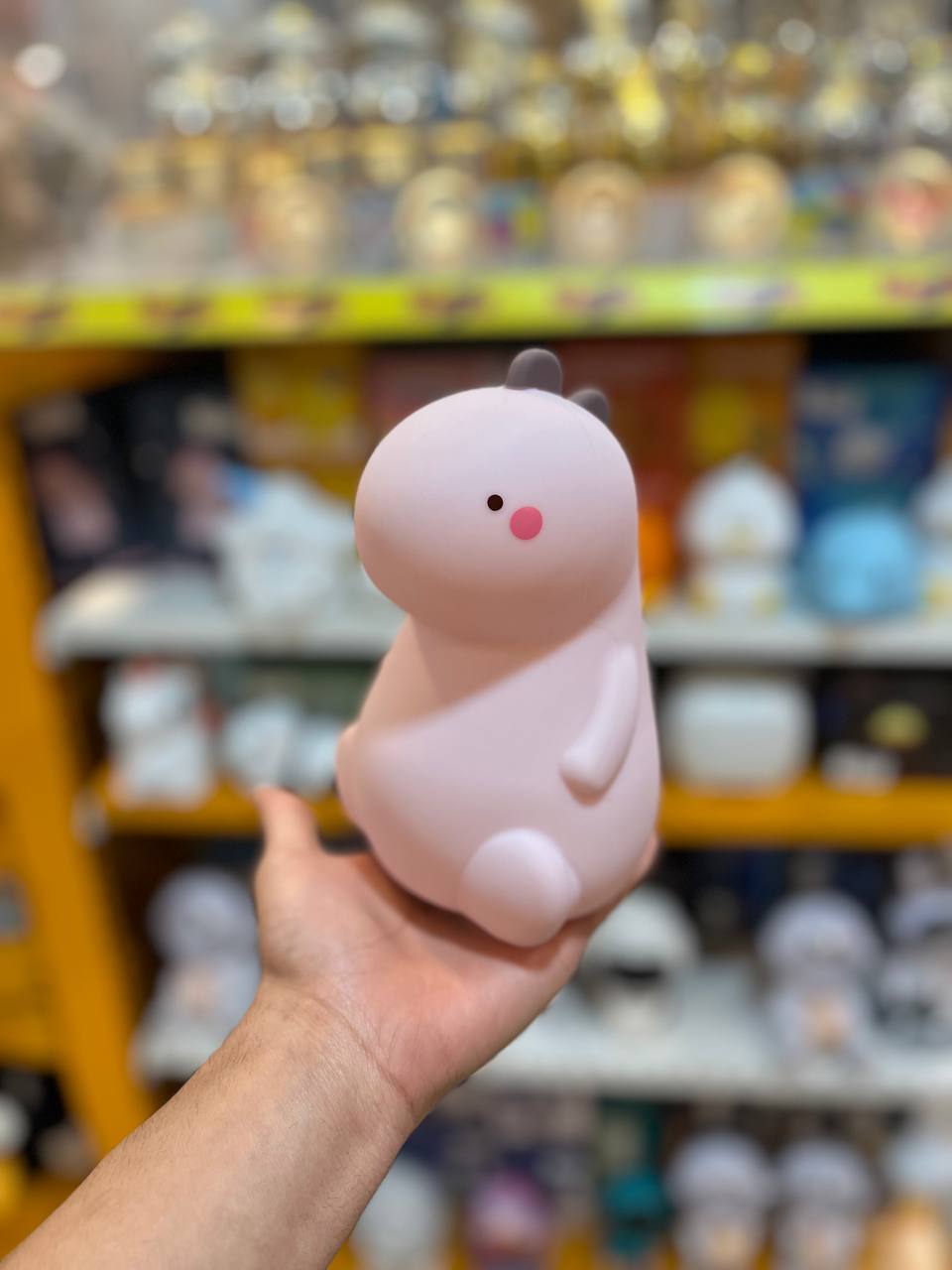 photo_2025-10-13_18-32-47 چراغ خواب سیلیکونی طرح دایناسور 6883 - تصویر 1