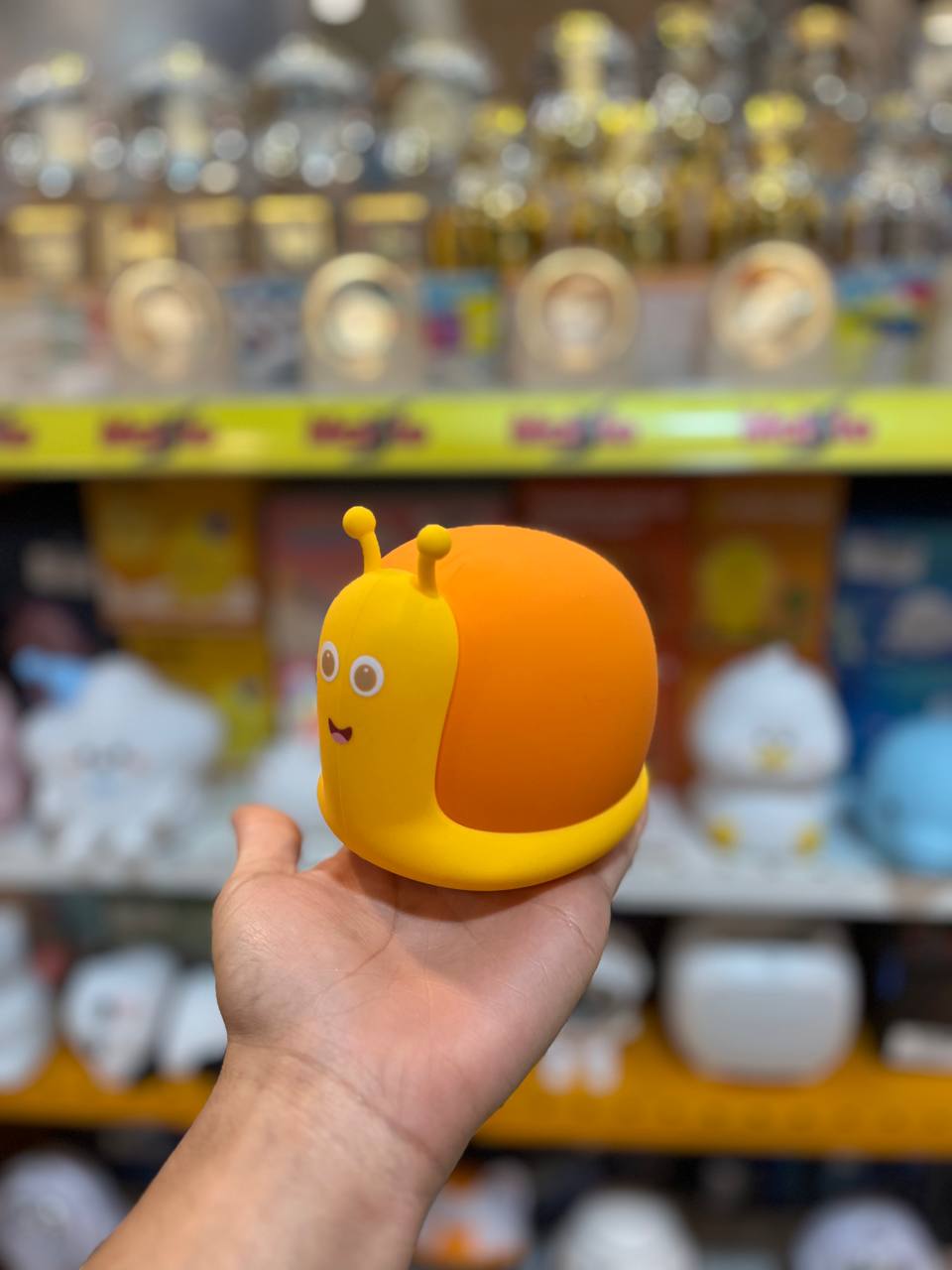 photo_2025-10-13_18-43-00 چراغ خواب سلیکونی طرح حلزون 6879 - تصویر 1