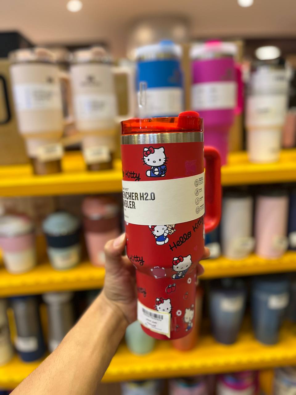 photo_2025-10-13_19-14-09 تراول ماگ استنلی(تامبلر) طرح کیتی قرمز 6658 - تصویر 1