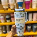 تراول ماگ استنلی(تامبلر) طرح لویی ویتون آبی 6665