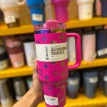 تراول ماگ استنلی(تامبلر) طرح لویی ویتون صورتی 6665