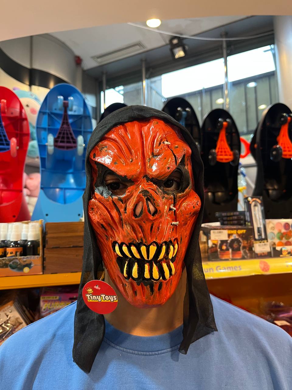 photo_2025-10-22_15-40-27 ماسک هالویین لاتکس تور دار طرح زامبی قرمز - تصویر 1