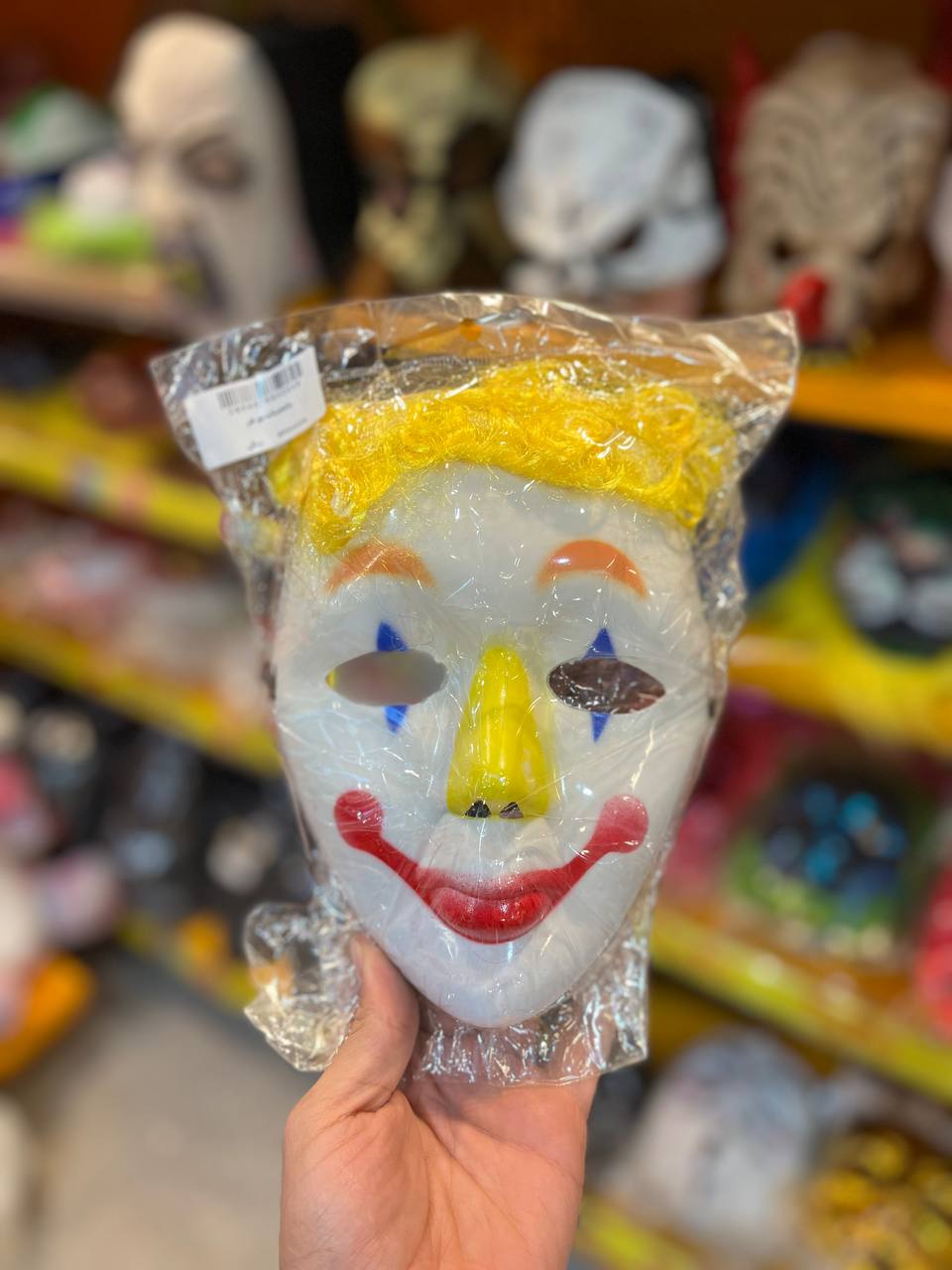 photo_2025-10-22_16-46-59 ماسک هالویین بالماسکه مو فر زرد - تصویر 1