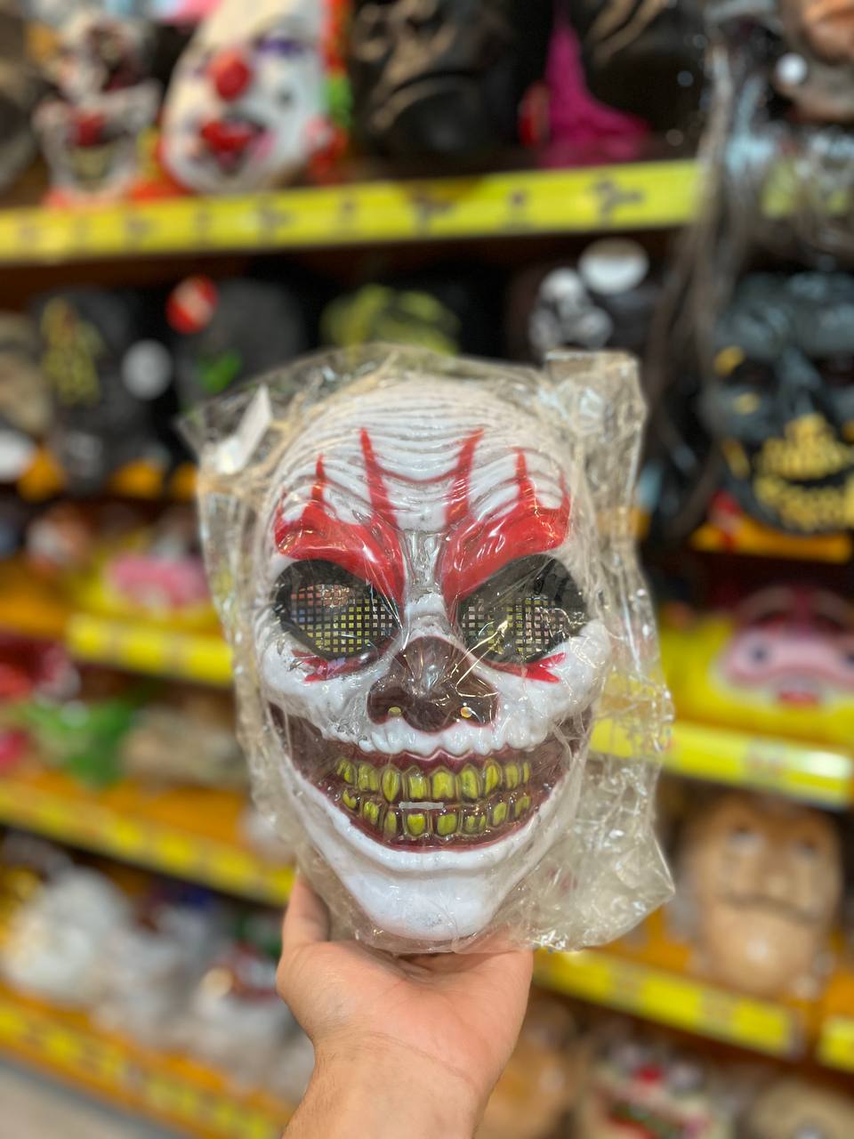 photo_2025-10-22_17-18-44 ماسک هالویین دور چشم رنگی قرمز - تصویر 1