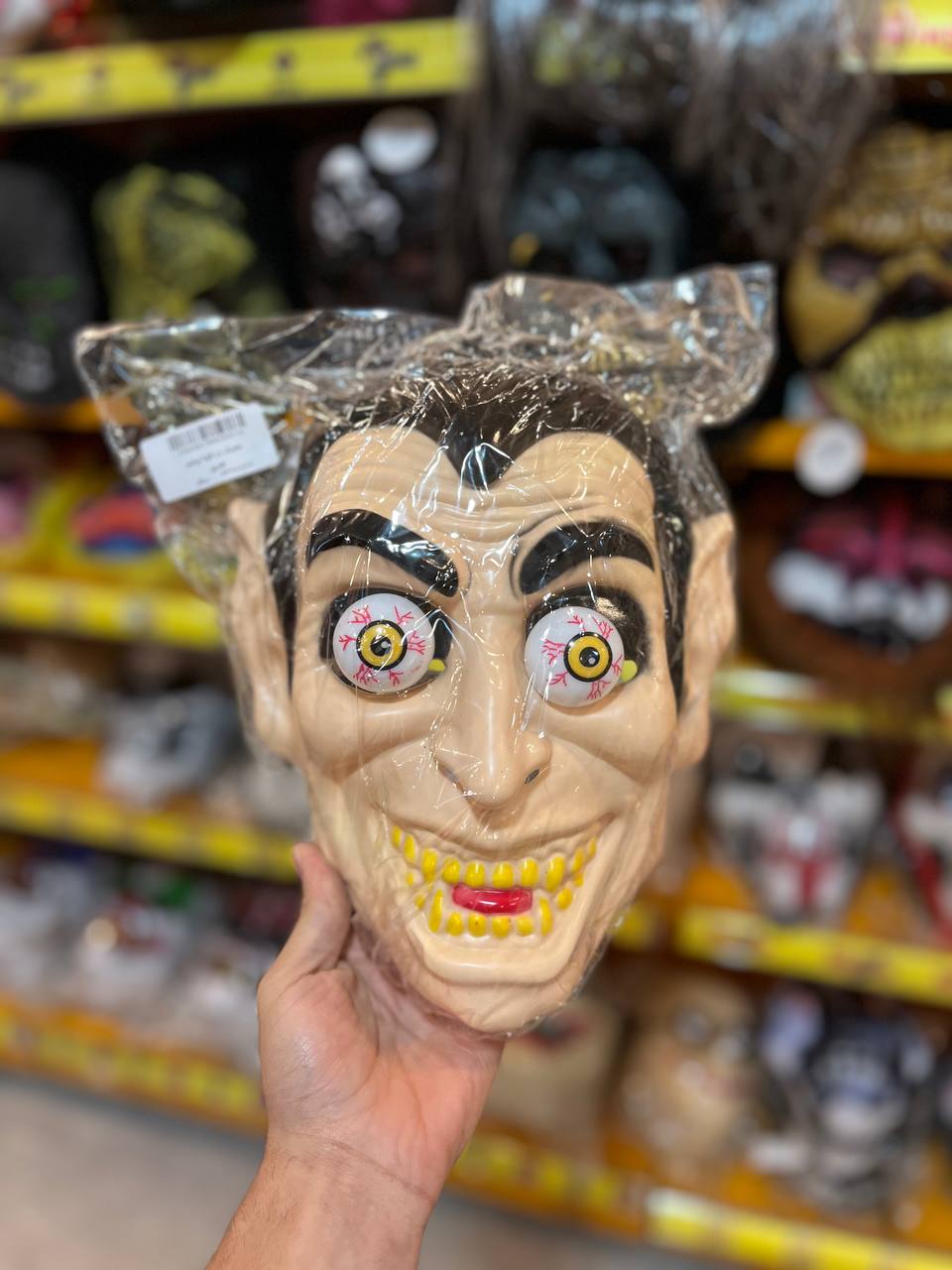 photo_2025-10-22_17-22-32 ماسک هالویین دراکولا چشم فنری - تصویر 1