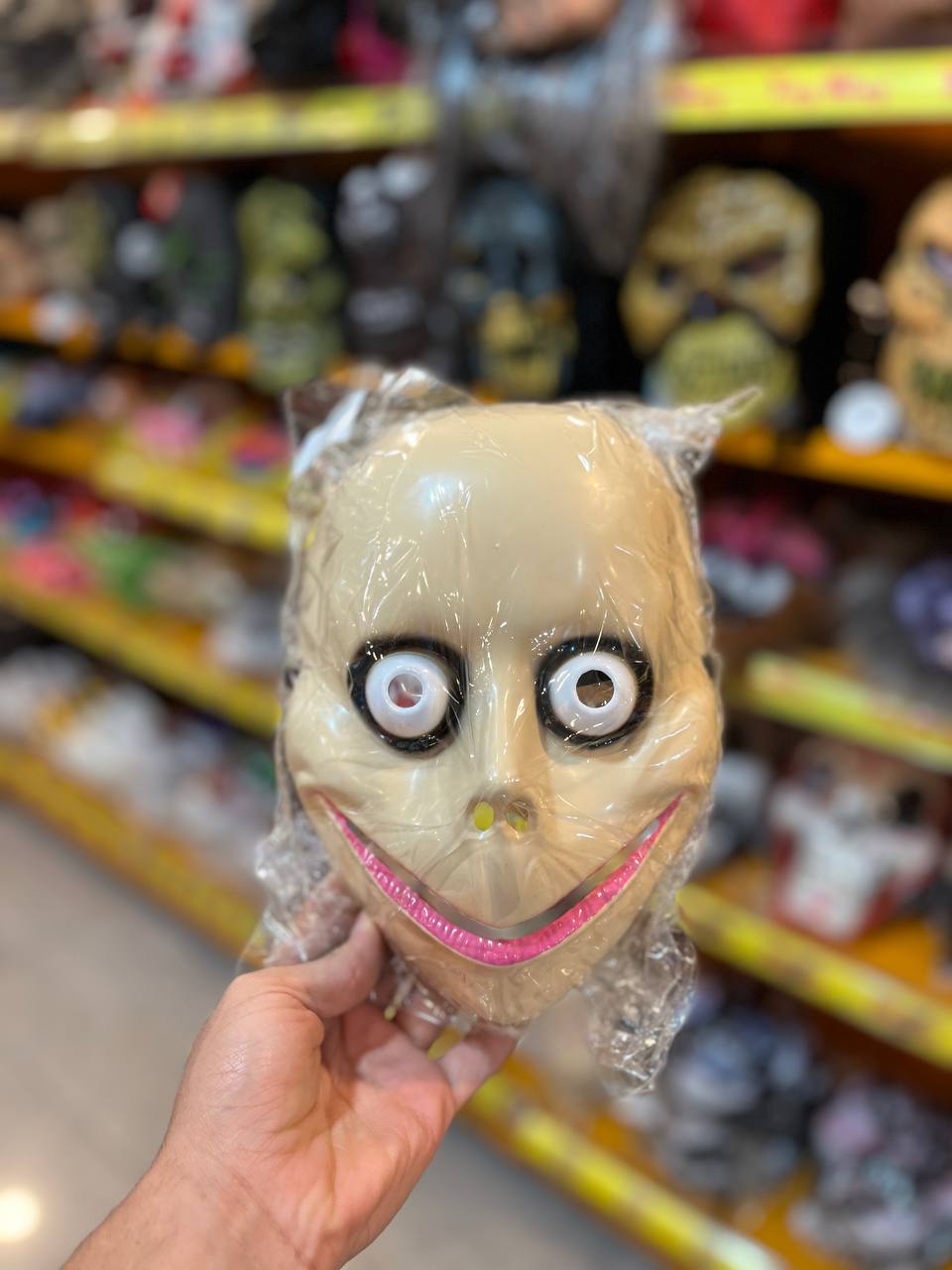 photo_2025-10-22_17-25-02 ماسک هالویین مومو - تصویر 1