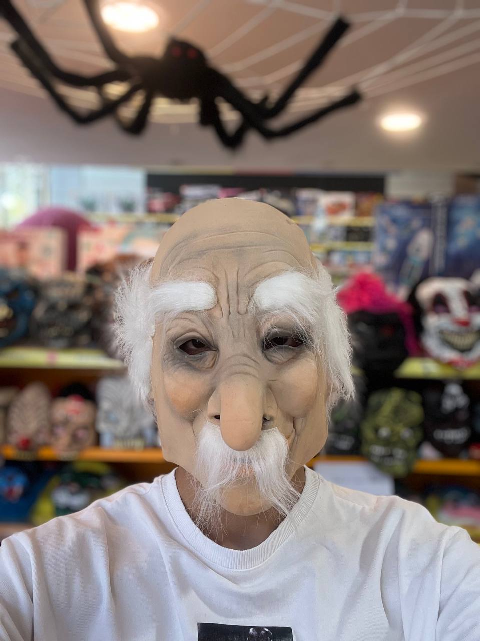 photo_2025-10-26_13-18-54 ماسک لاتکس ساخت کشور سریلانکا طرح پیر مرد سبیل سفید - تصویر 1