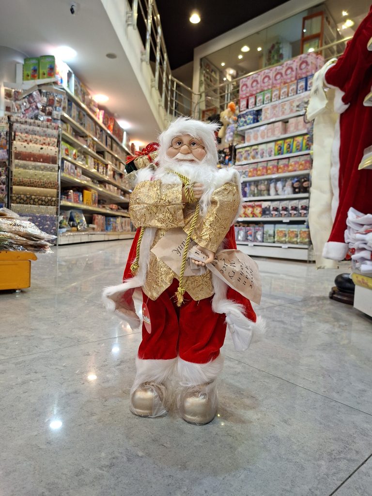 بابا نوئل با کیسه هدیه