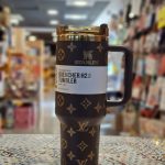تراول ماگ استنلی(تامبلر) طرح لویی ویتون شکلاتی 6665