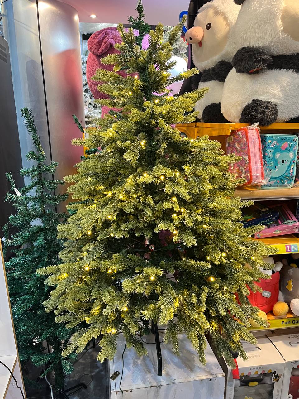 photo_2025-11-15_17-58-59 درخت کاج تزیینی 120 سانت سبز طلایی 2607 - Image 1