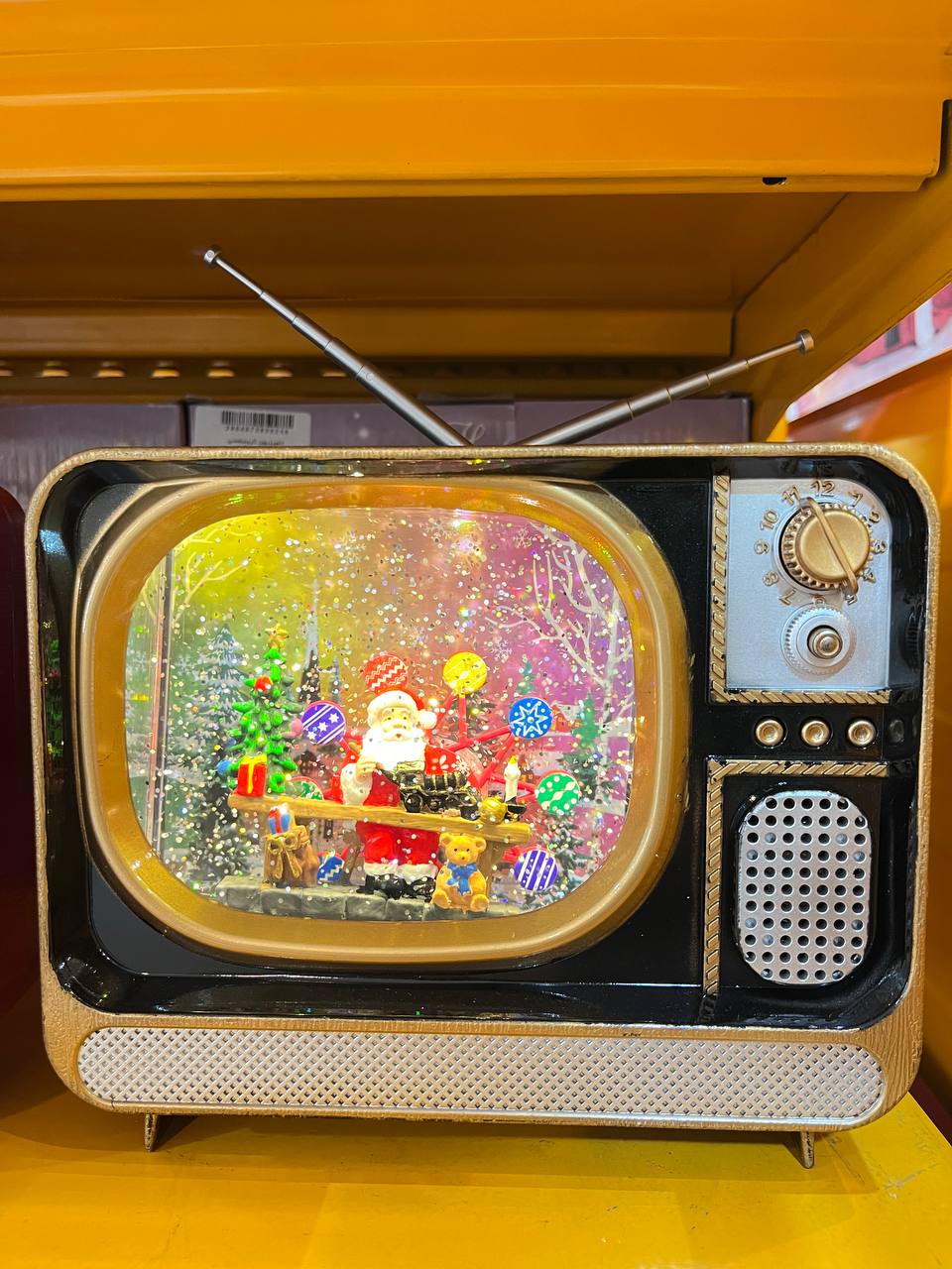 photo_2025-11-22_17-08-45 چراغ خواب دکوری طرح تلویزیون مشکی شهربازی 1270 - Image 1