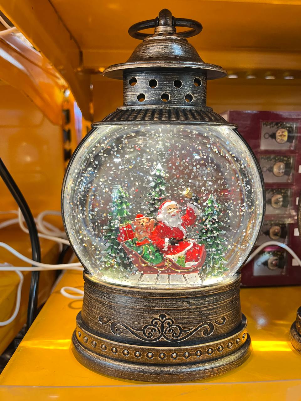 photo_2025-11-22_17-23-02 چراغ خواب دکوری طرح فانوس و سانتا 4532 - Image 1