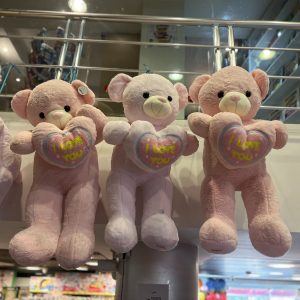 عروسک خرس صورتی قلب بدست ۹۰ سانت