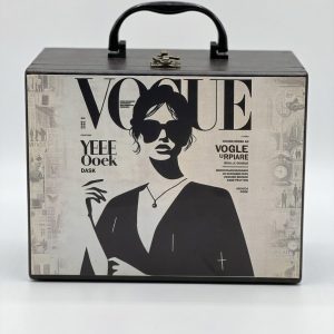 باکس کادویی چمدانی چوبی طرح (VOGUE) 2