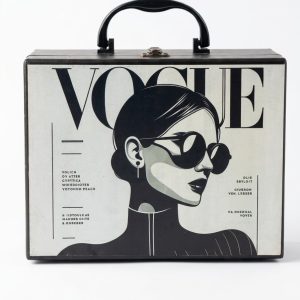 باکس کادویی چمدانی چوبی طرح (VOGUE) 2